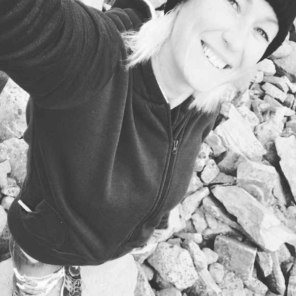 Meet your Posher, Michelle - Picture 2 of 5